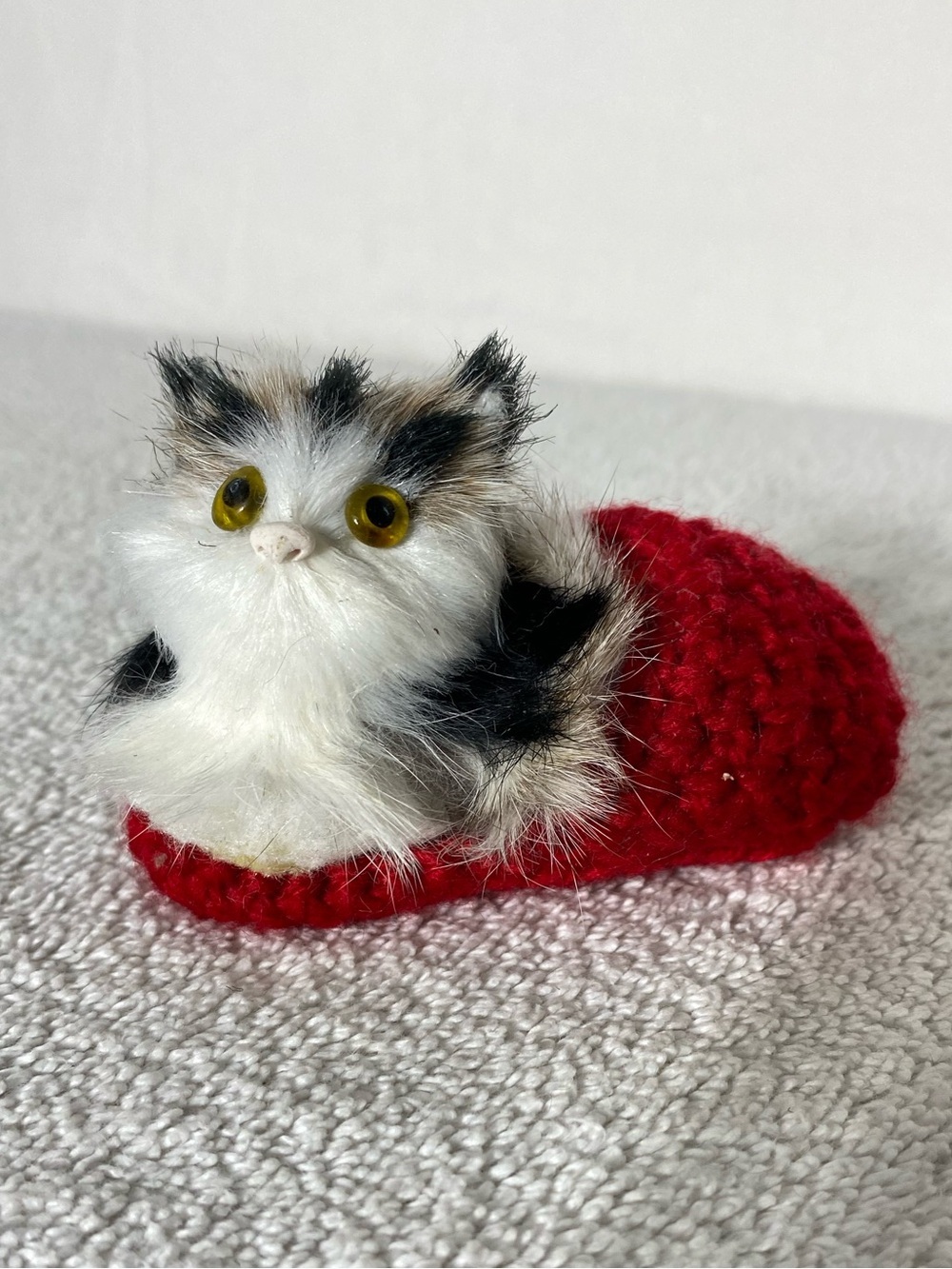 5/$35 Vintage Tiny Fur Cat Kitten In A Red Crochet Slipper Trinket Figurine